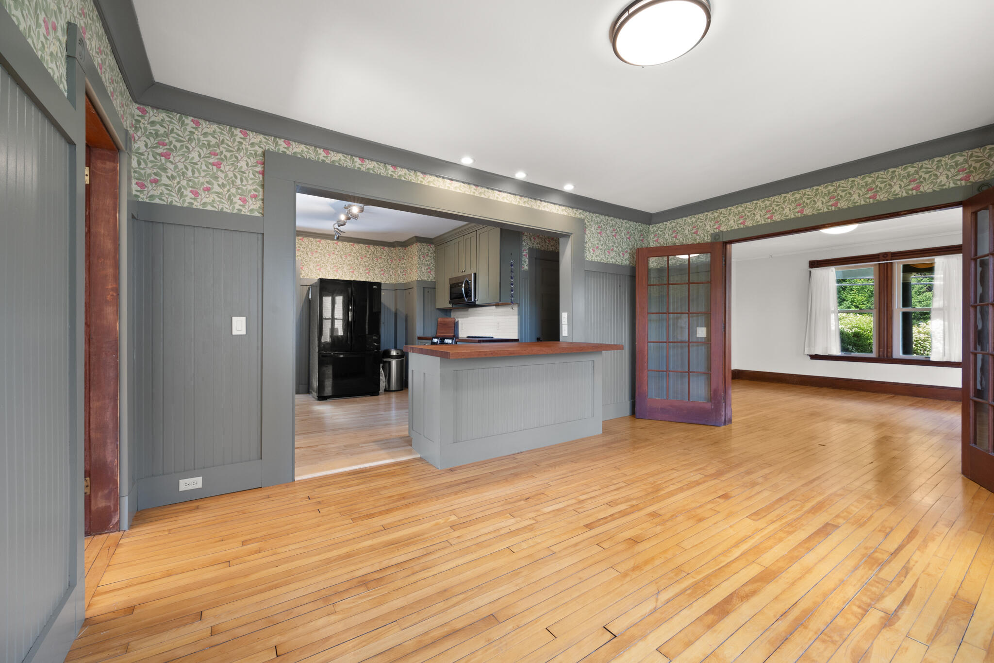 212 Main Street Orono, ME 04473 - Photo 11 of 52 Dining room