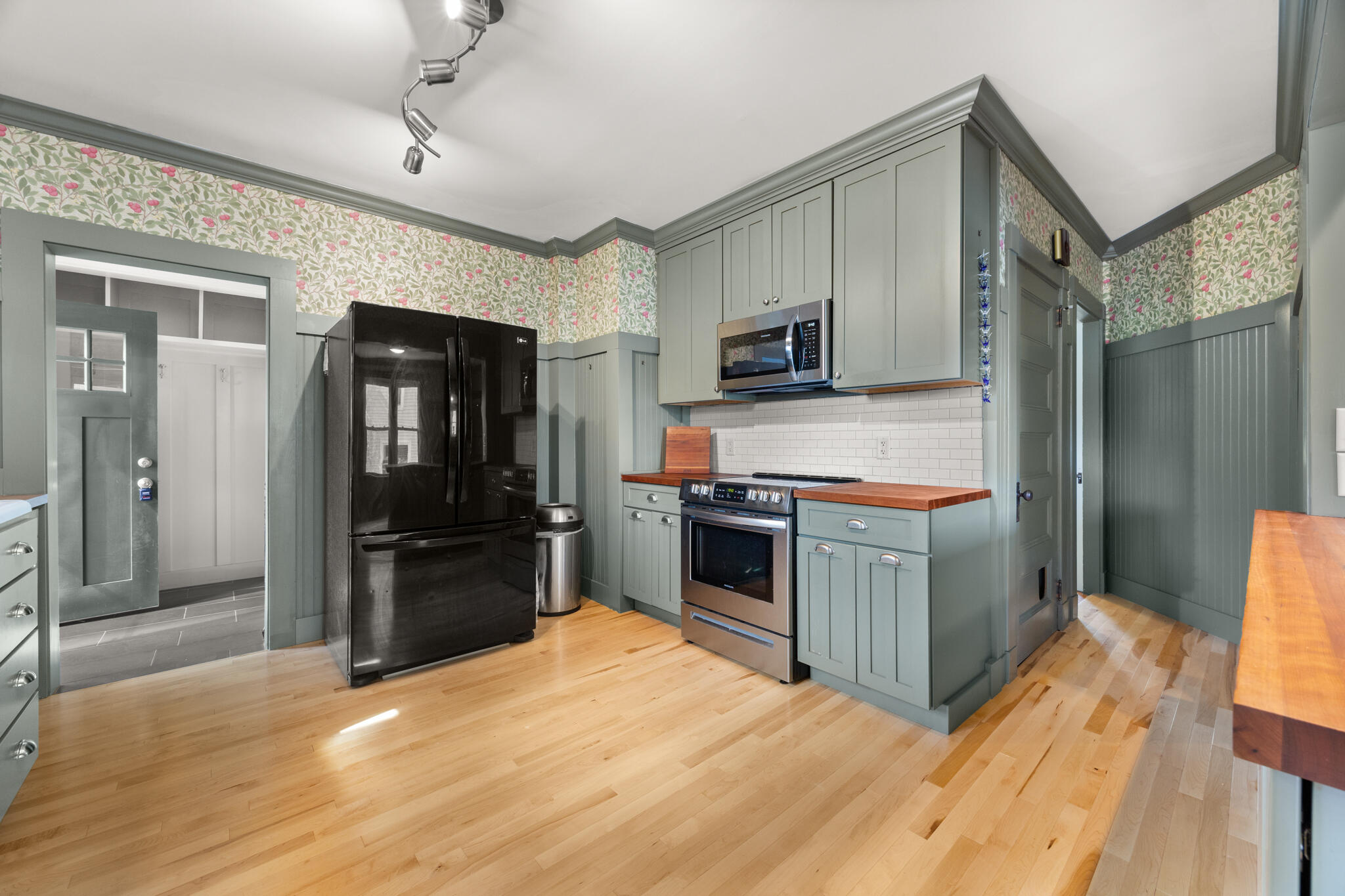 212 Main Street Orono, ME 04473 - Photo 7 of 52 kitchen