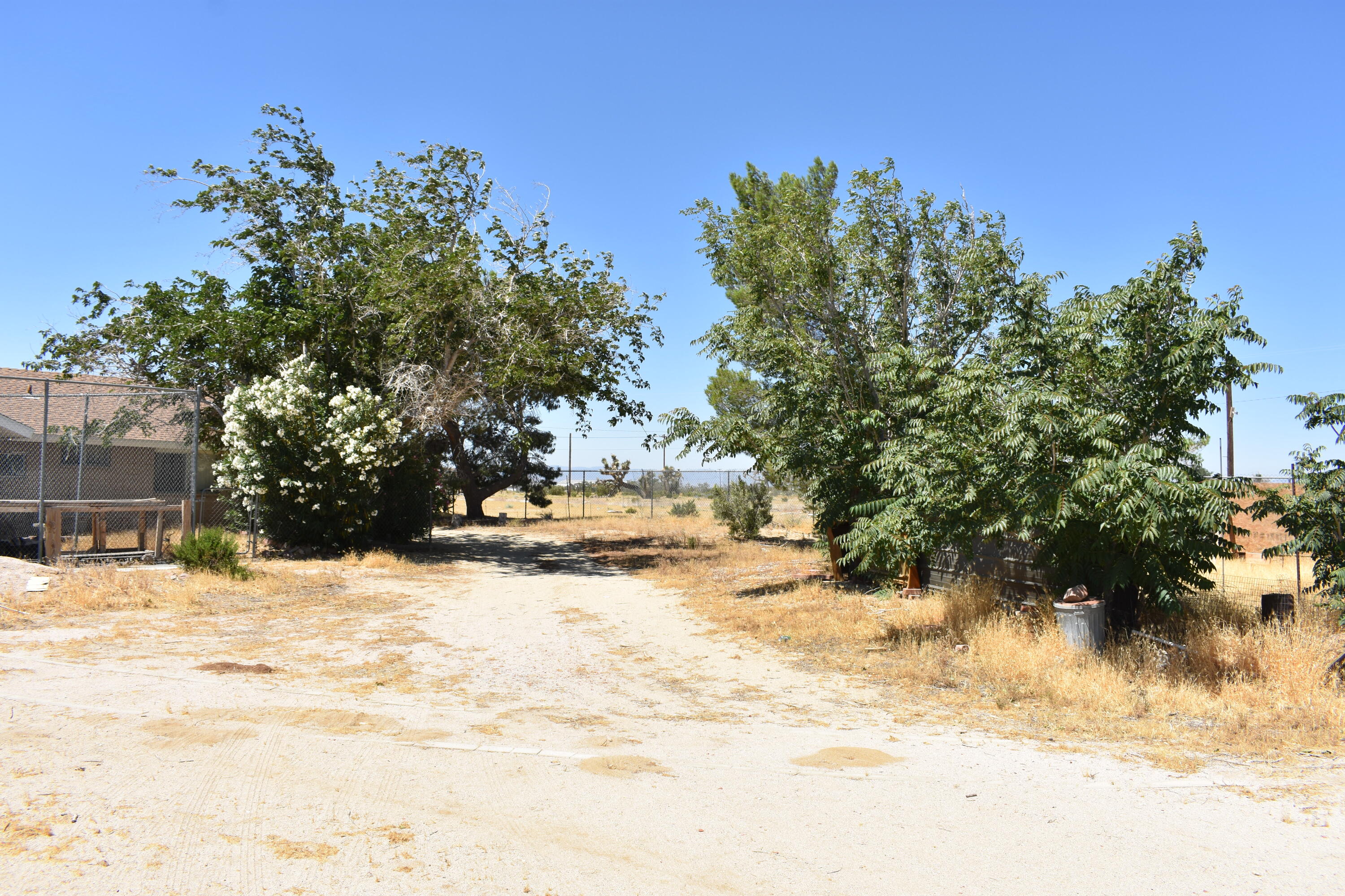 6293 Backus Road Mojave, CA 93501 - Photo 35 of 35 a view of a yard covered in snow