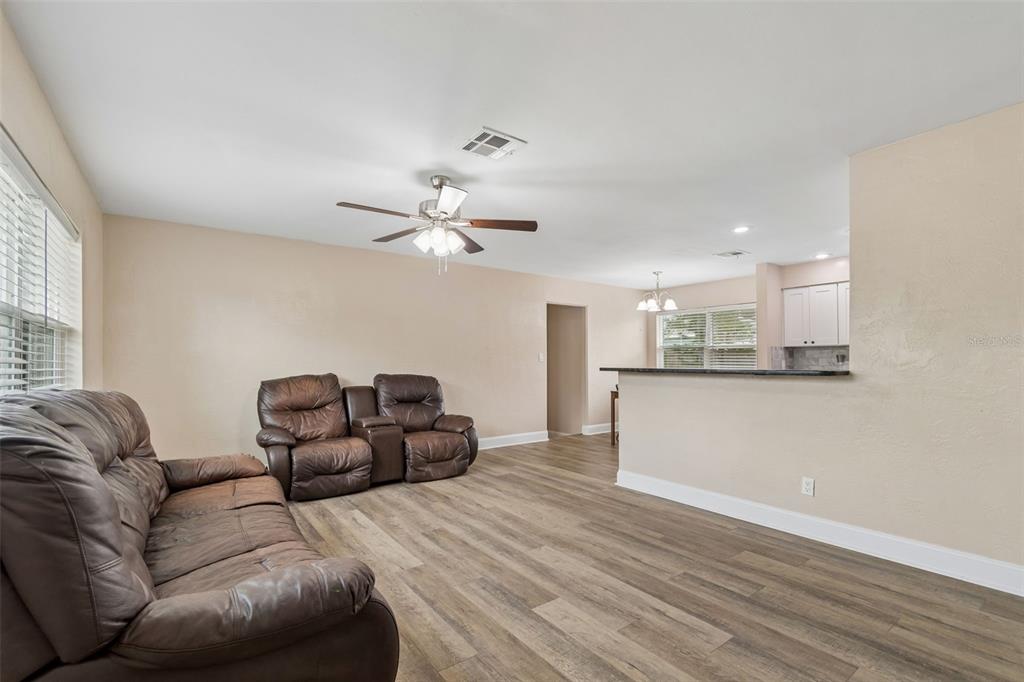 5501 82nd Avenue North Pinellas Park, FL 33781 - Photo 5 of 42