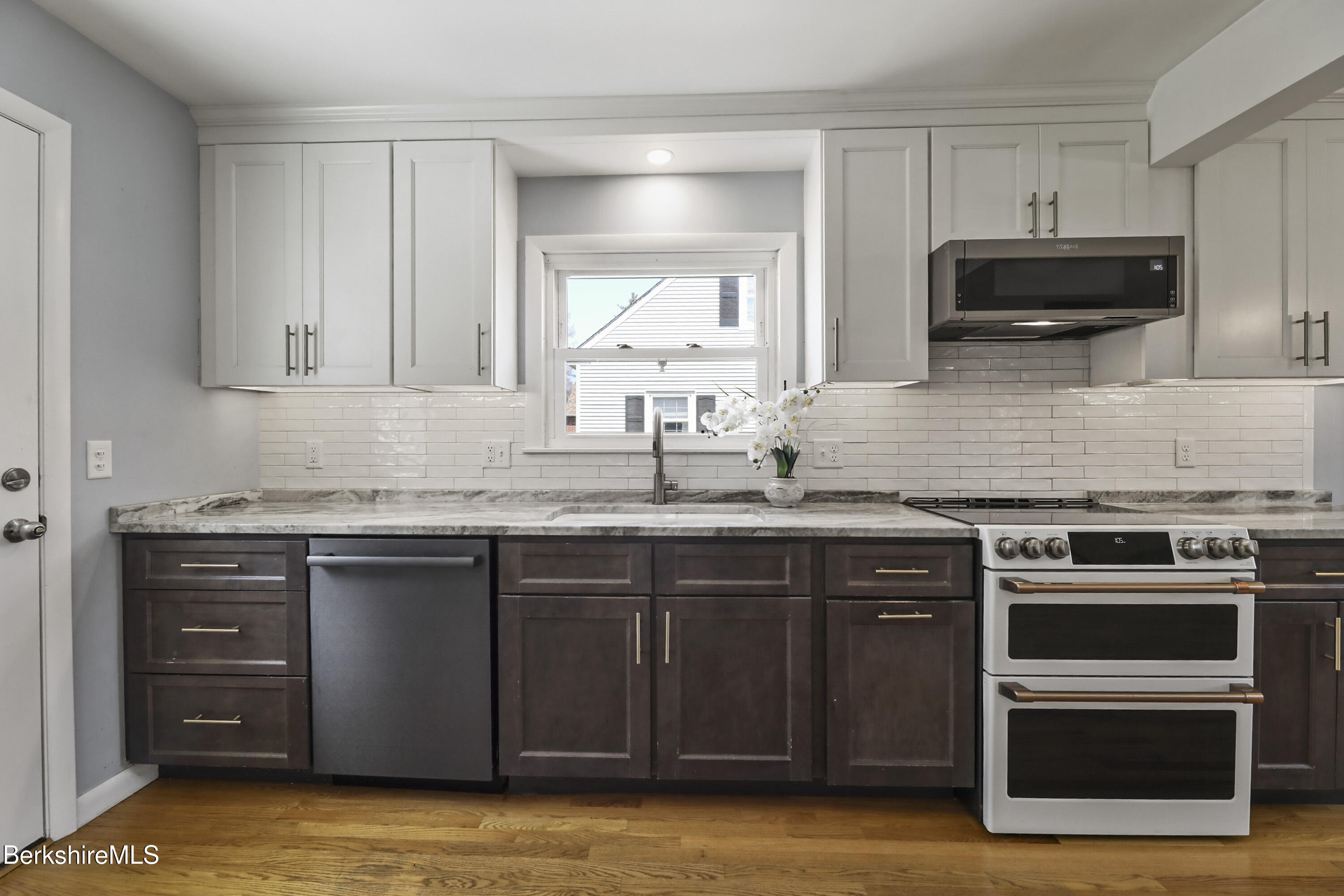 28 State Street Pittsfield, MA 01201 - Photo 13 of 42 75 Kitchen