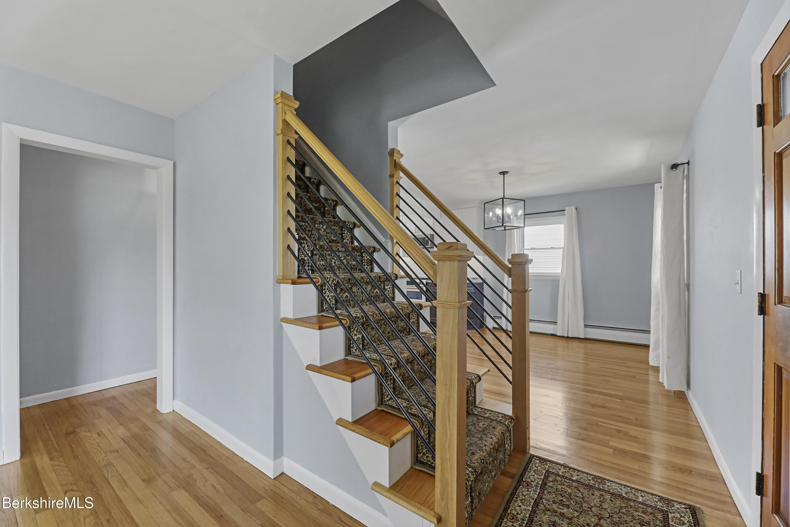 28 State Street Pittsfield, MA 01201 - Photo 3 of 42 20 Foyer