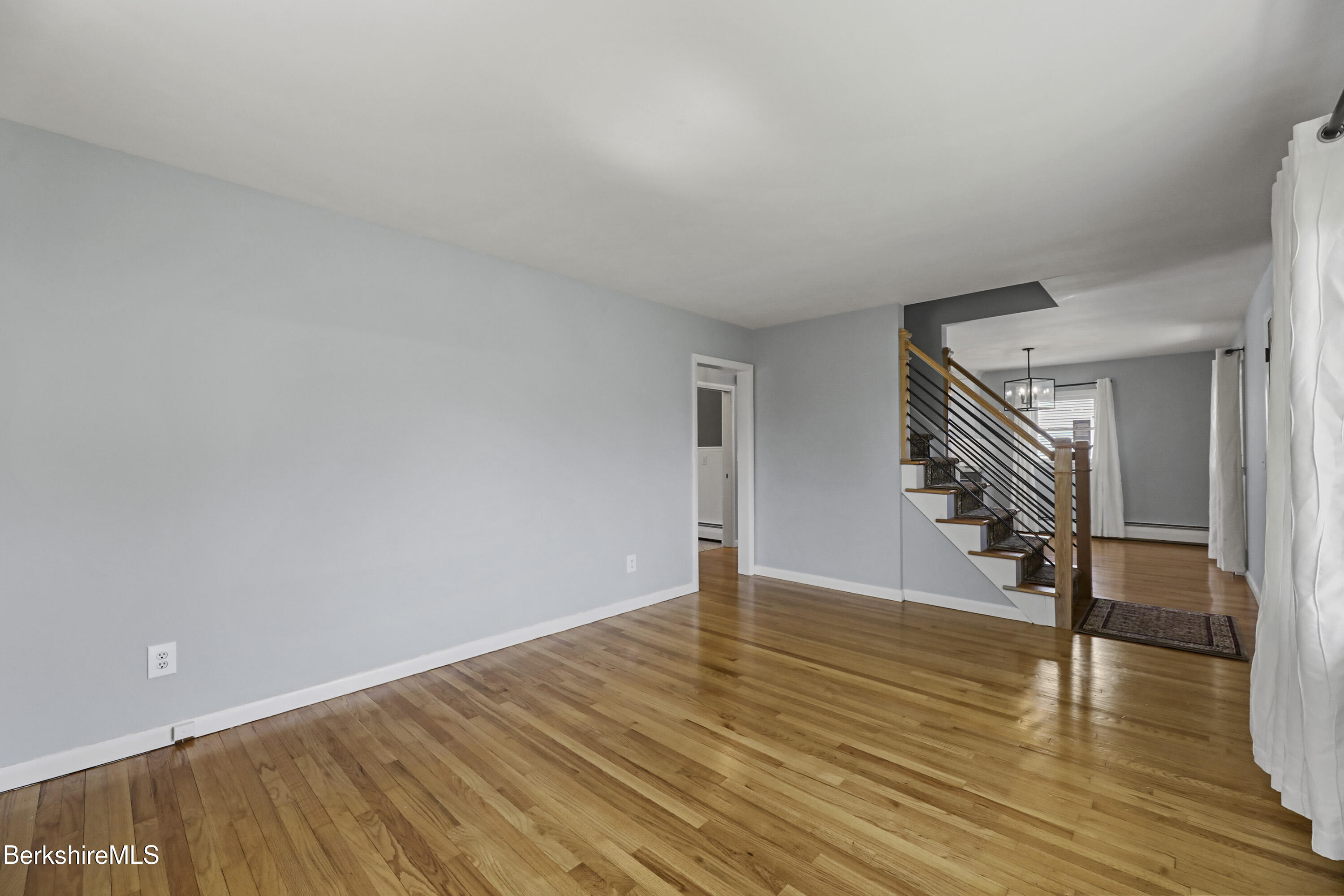 28 State Street Pittsfield, MA 01201 - Photo 6 of 42 35 Living Room