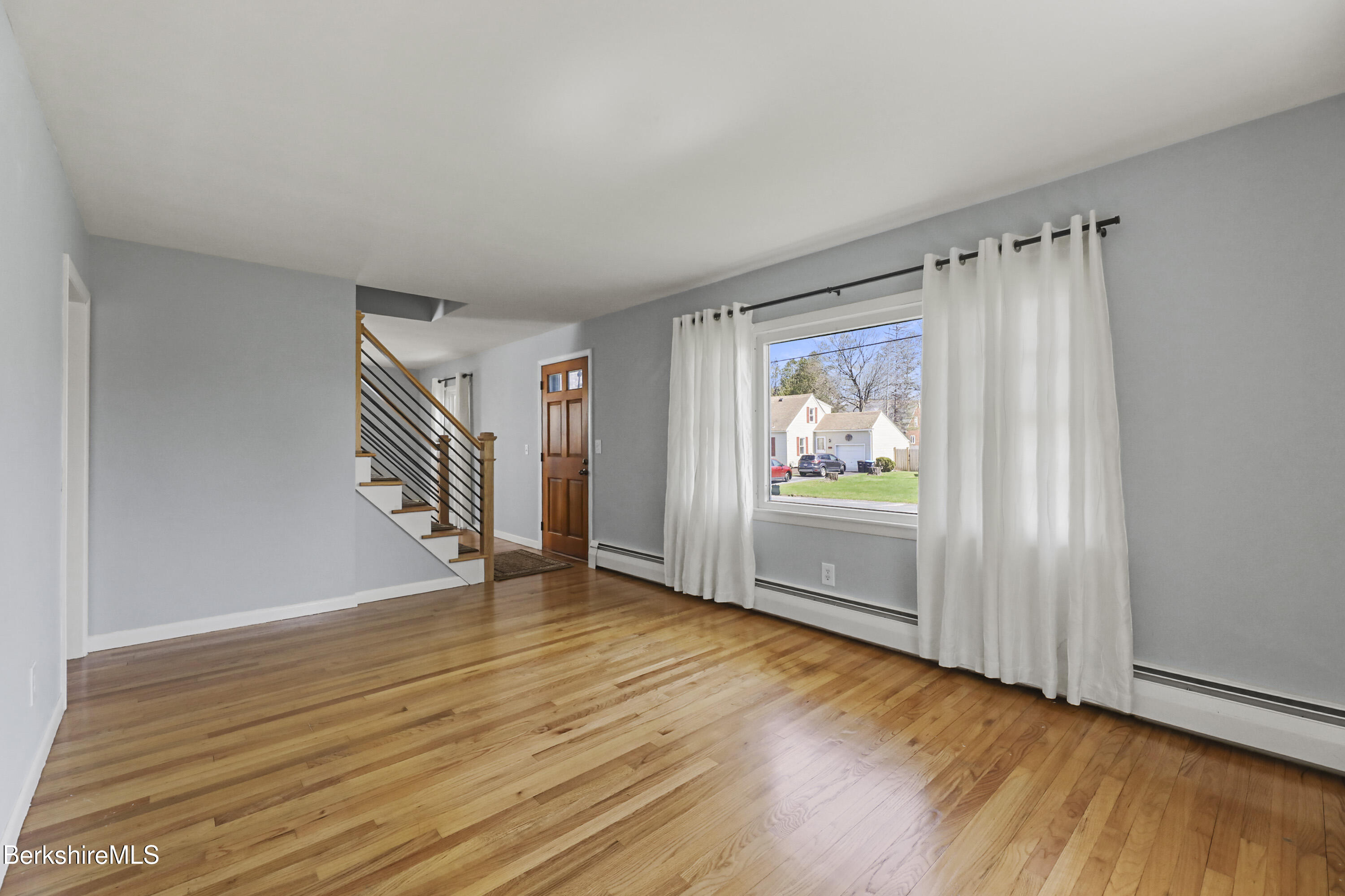 28 State Street Pittsfield, MA 01201 - Photo 7 of 42 40 Living Room