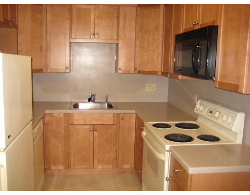 62 Jacqueline Road, Unit 12 Waltham, MA 02452 - Photo 5 of 14 Gallery Image 5