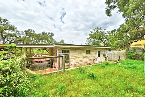 $725,000 | 2003 Alameda Drive, Austin, TX 78704