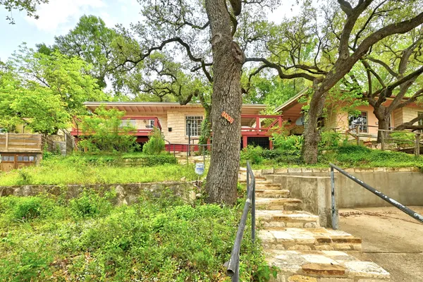 $725,000 | 2003 Alameda Drive, Austin, TX 78704