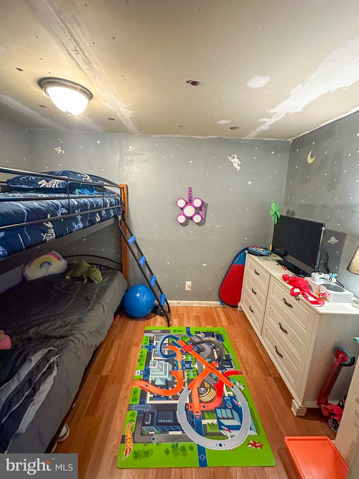 112 Trailway Road Middle River, MD 21220 - Photo 24 of 32 a bed room with furniture and a flat screen tv