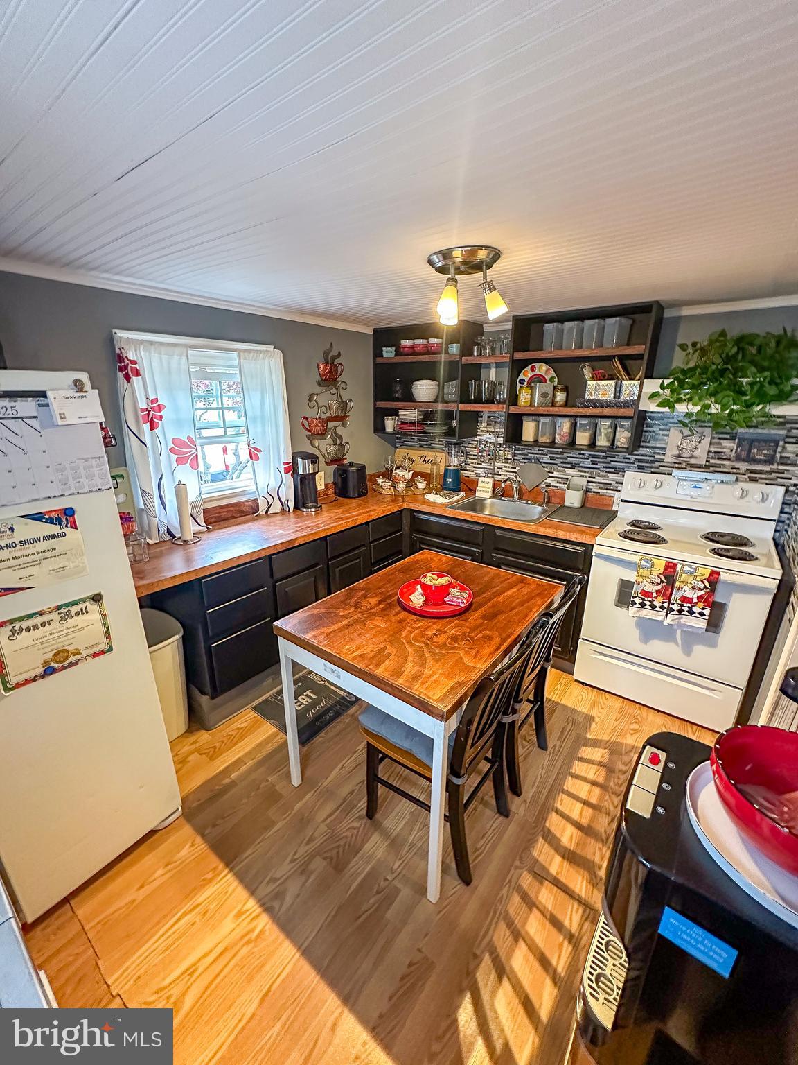 112 Trailway Road Middle River, MD 21220 - Photo 7 of 32 a living room with furniture and a table