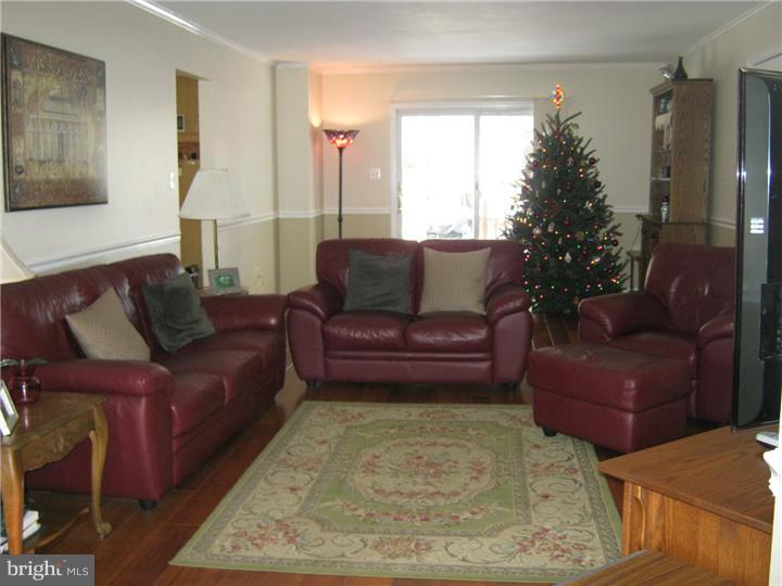 408 Cambridge Road Brookhaven, PA 19015 - Photo 2 of 13 Great Room