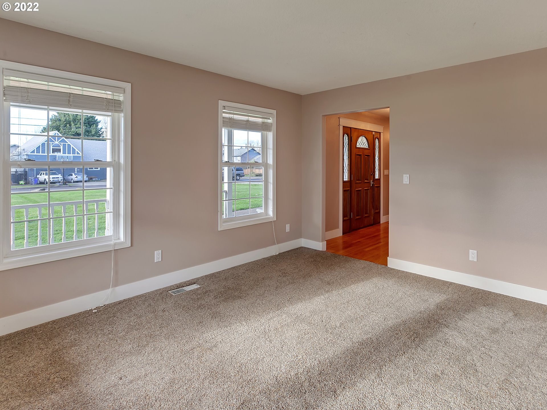 9230 Northeast Levee Road Portland, OR 97211 - Photo 6 of 32 Living Room/Entrance