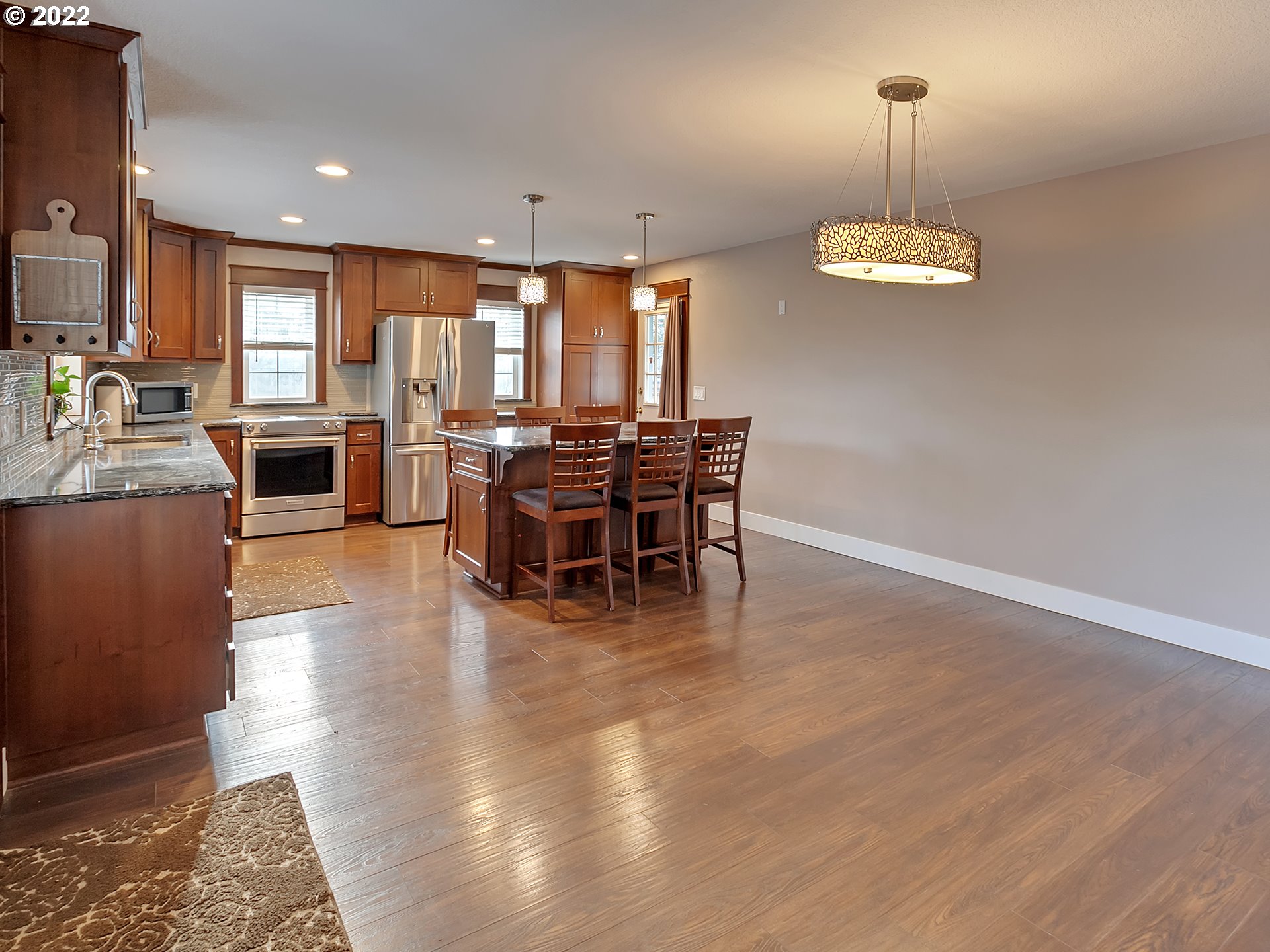 9230 Northeast Levee Road Portland, OR 97211 - Photo 9 of 32 Kitchen/Dining Room