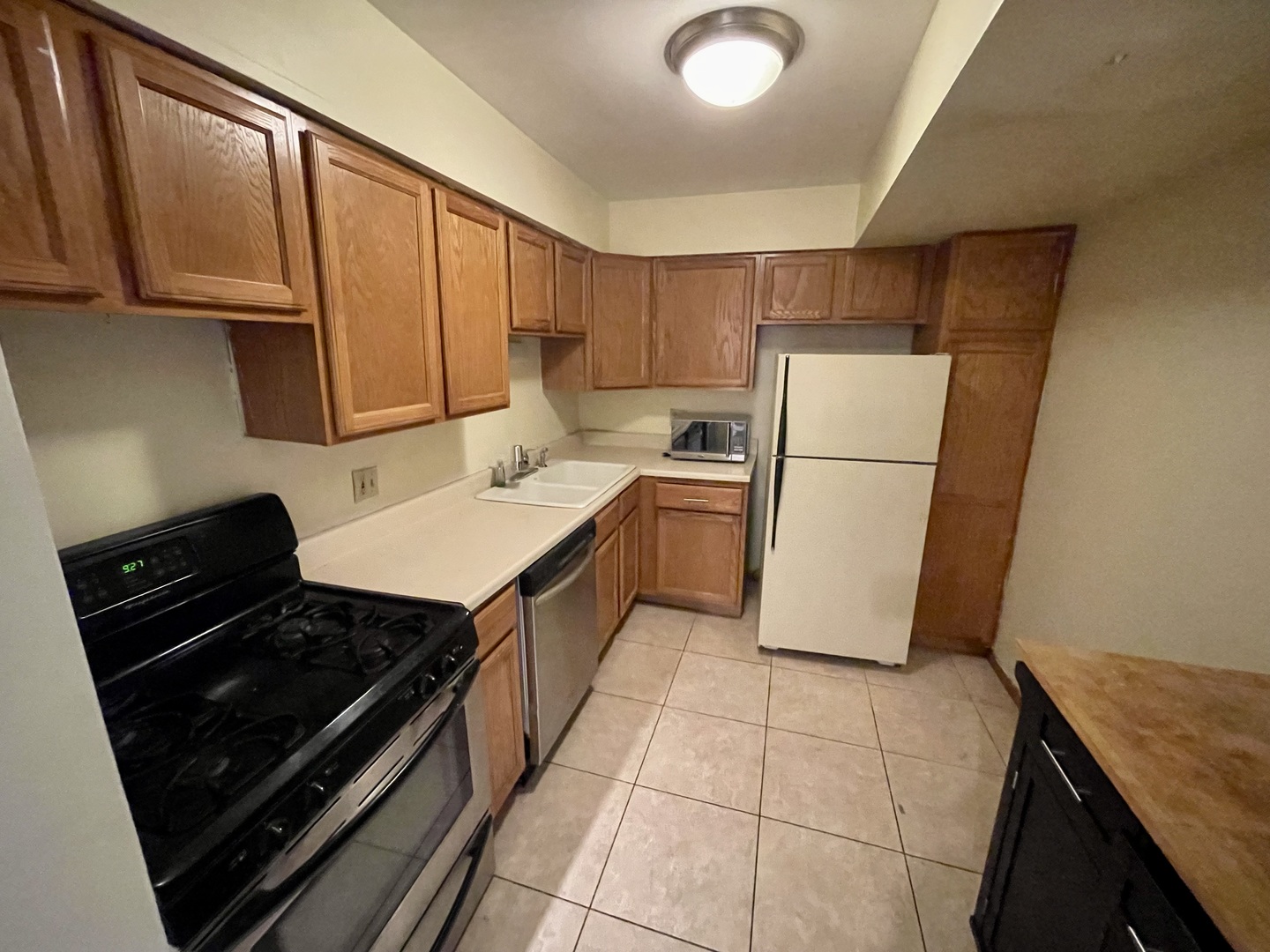 Undisclosed Address Palatine, IL 60074 - Photo 4 of 6 a kitchen with a stove a refrigerator and a sink