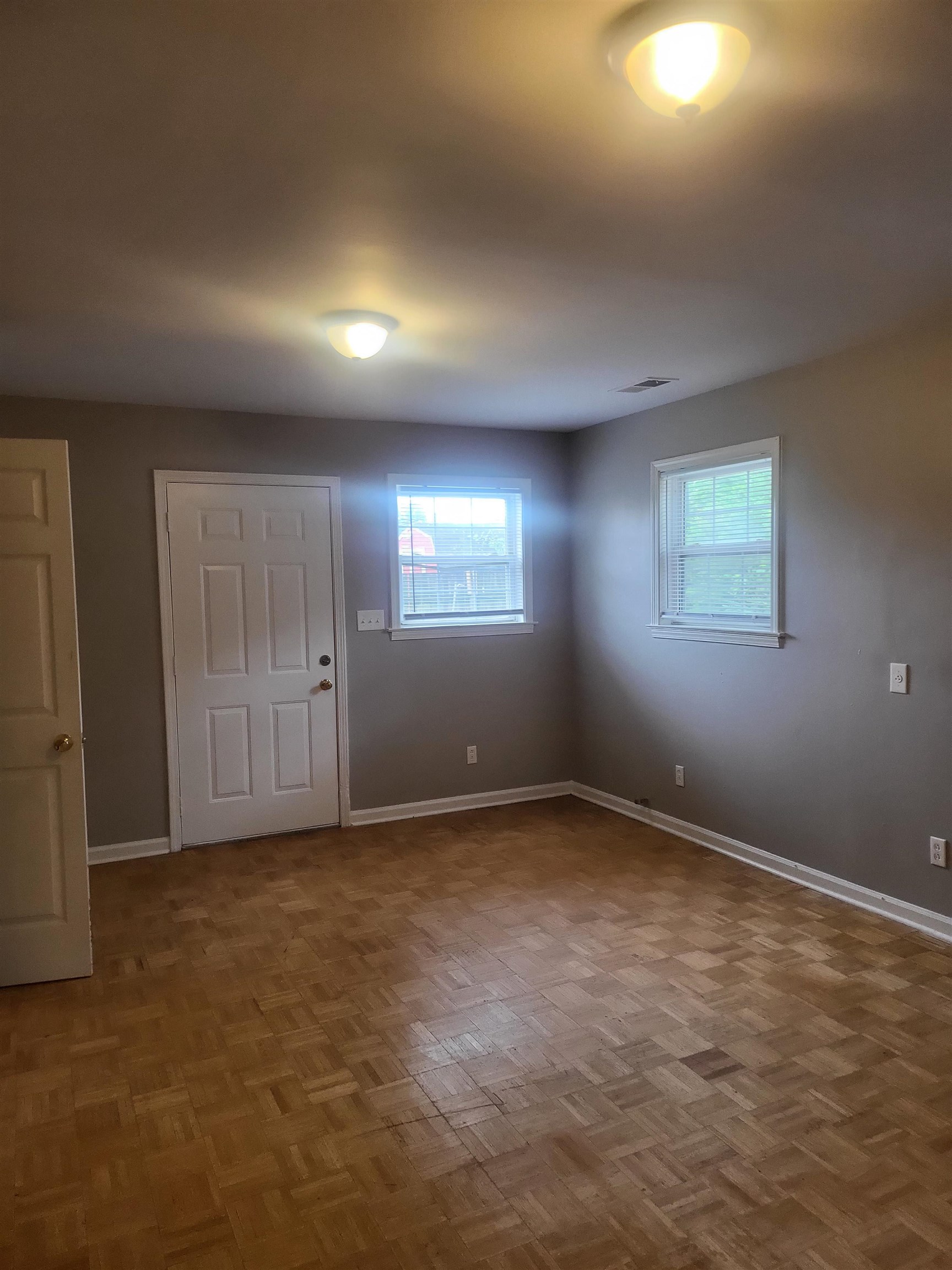 1769 Capri Street Memphis, TN 38117 - Photo 10 of 19 Entryway with baseboards