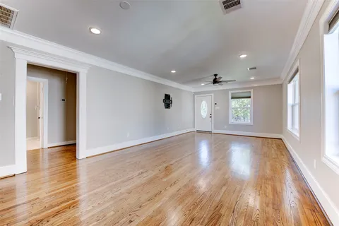 $2,195 | 109 Dresden Street, Houston, TX 77012