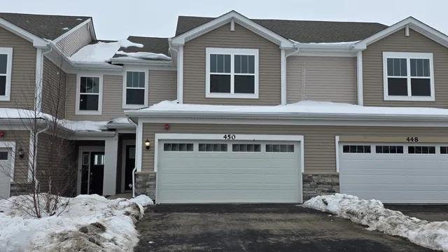 $2,850 | 450 Hathaway Lane, Unit 450, Oswego, IL 60543