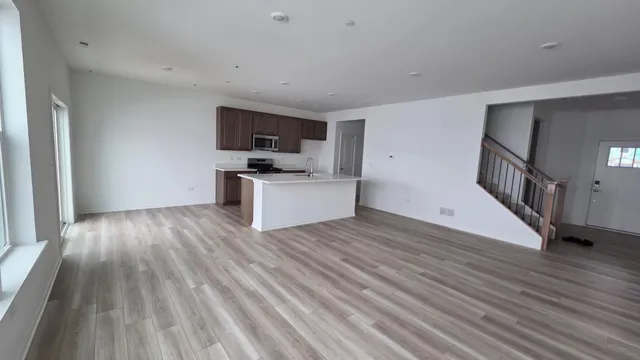 $2,850 | 450 Hathaway Lane, Unit 450, Oswego, IL 60543