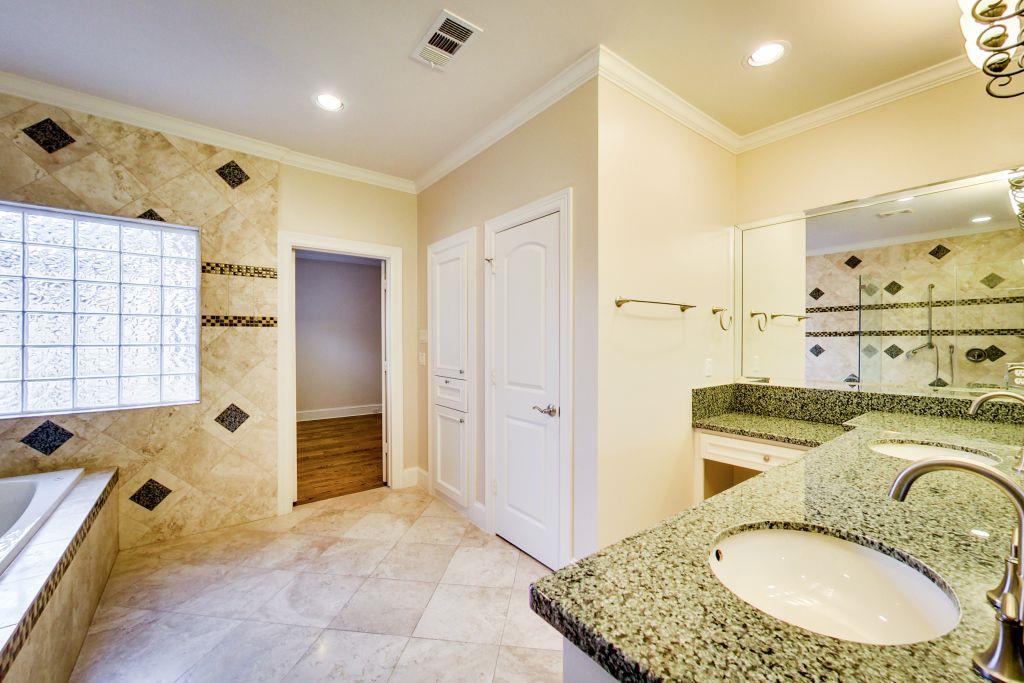 4324 Ione Street Bellaire, TX 77401 - Photo 19 of 32