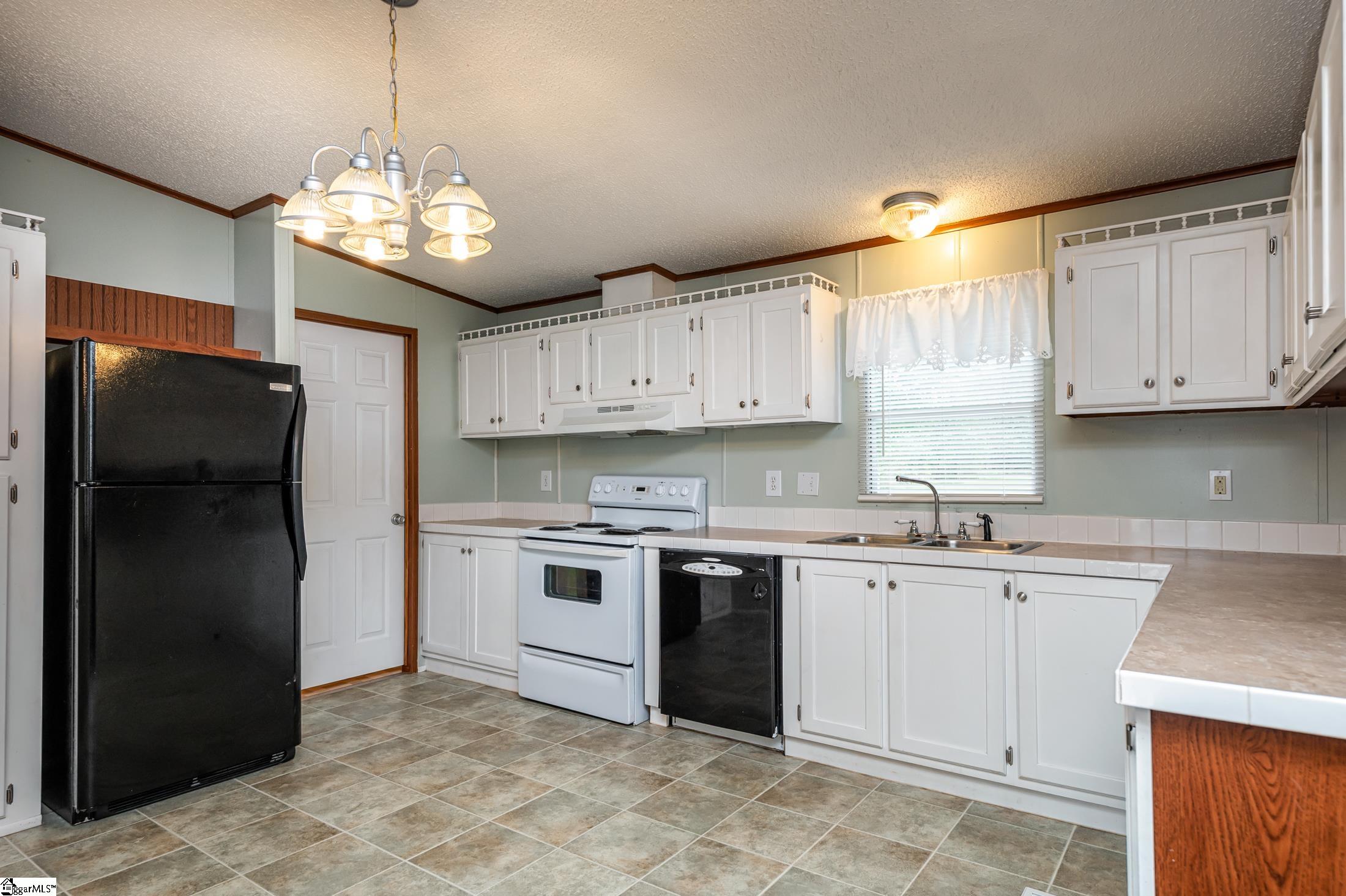 1121 Blount Road Belton, SC 29627 - Photo 15 of 32