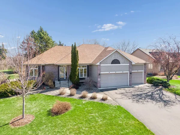 $774,927 | 2070 Woodstone Drive, Victoria, MN 55386