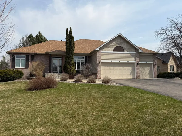 $774,927 | 2070 Woodstone Drive, Victoria, MN 55386