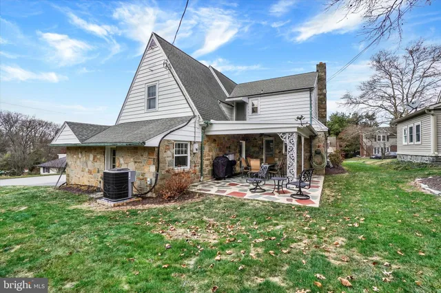 $429,900 | 300 Pine Hill Lane, York, PA 17403