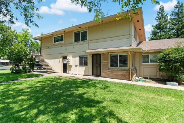 $250,000 | 1967 Southwood Drive, Unit 2, Vacaville, CA 95687