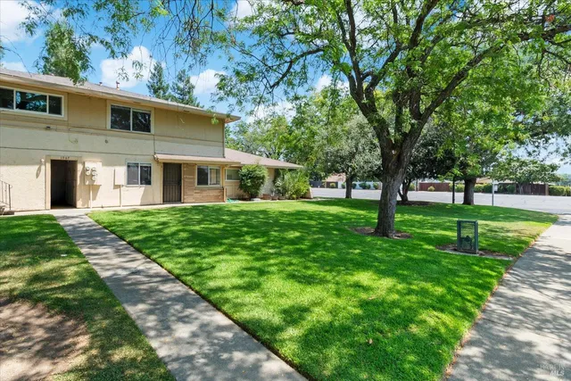 $250,000 | 1967 Southwood Drive, Unit 2, Vacaville, CA 95687