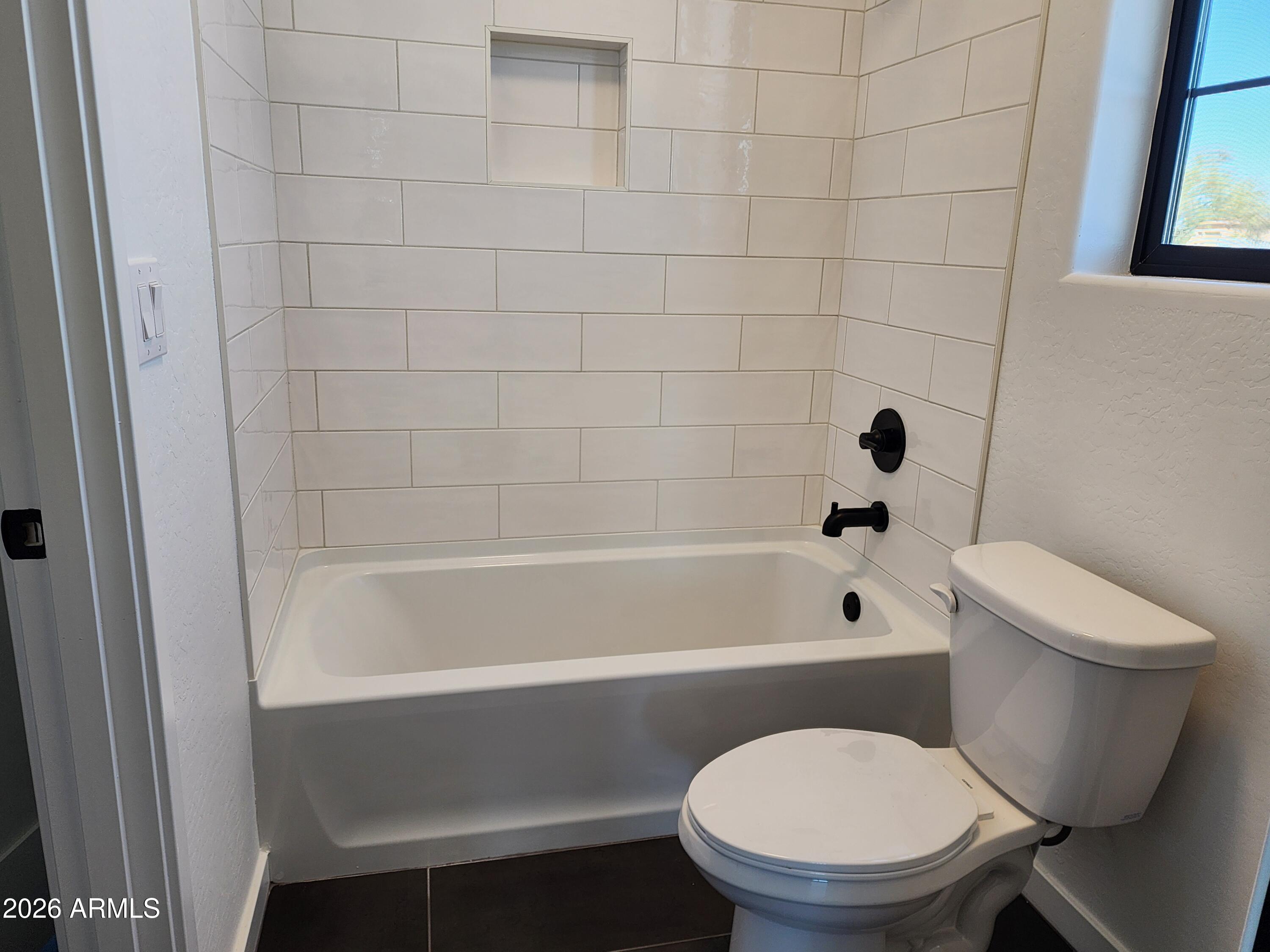 1864 East New River Road Phoenix, AZ 85086 - Photo 15 of 16 JACK & JILL BATH