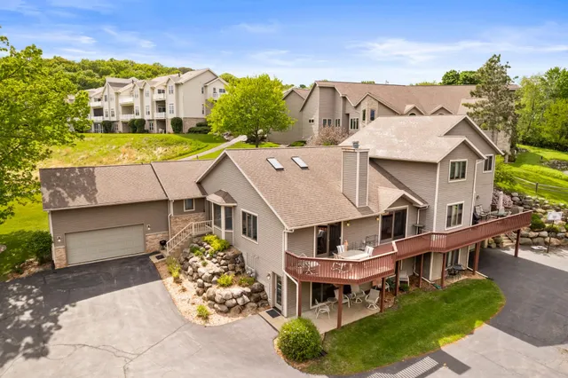 $575,000 | N2783 Summerville Park Road, Lodi, WI 53555