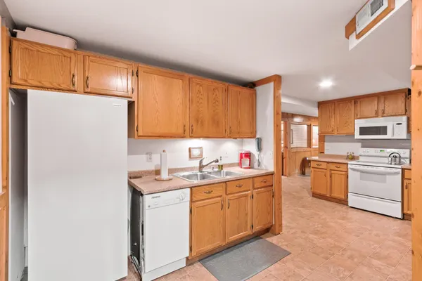 $550,000 | N2783 Summerville Park Road, Lodi, WI 53555
