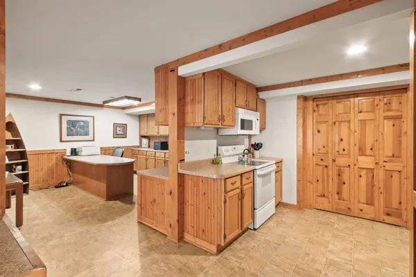 $550,000 | N2783 Summerville Park Road, Lodi, WI 53555