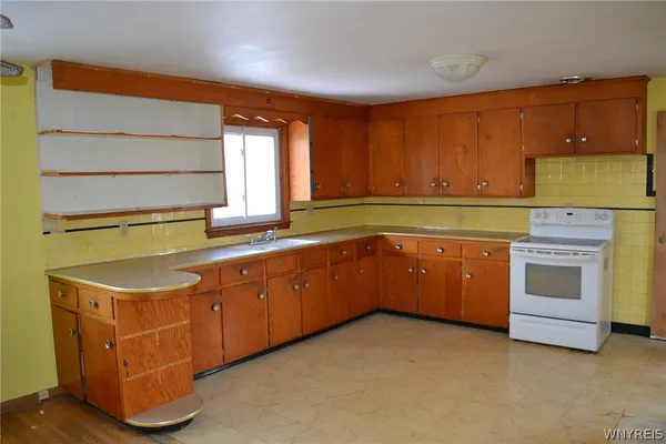$174,900 | 208 West Elmview Avenue, Lackawanna, NY 14218