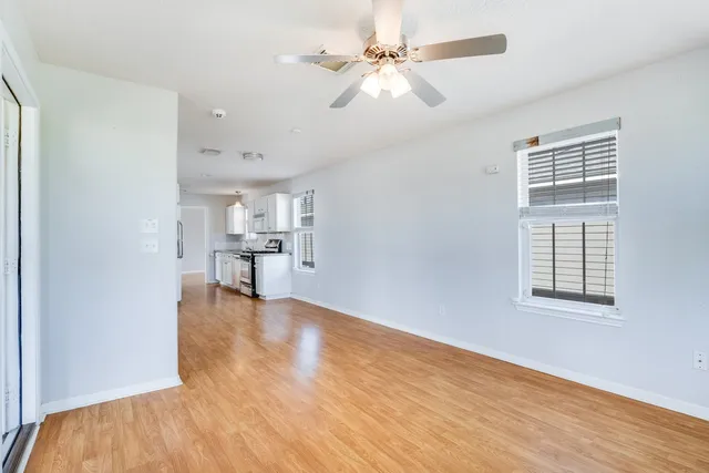 $1,900 | 1307 South Live Oak Street, Rockport, TX 78382