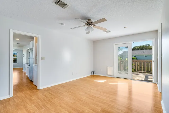 $1,900 | 1307 South Live Oak Street, Rockport, TX 78382