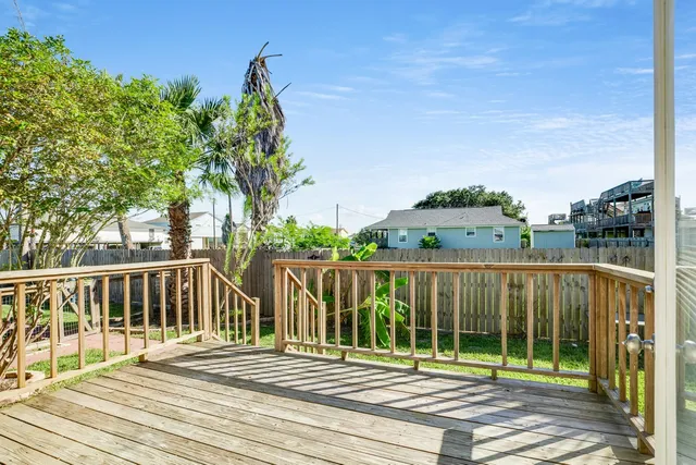$1,900 | 1307 South Live Oak Street, Rockport, TX 78382