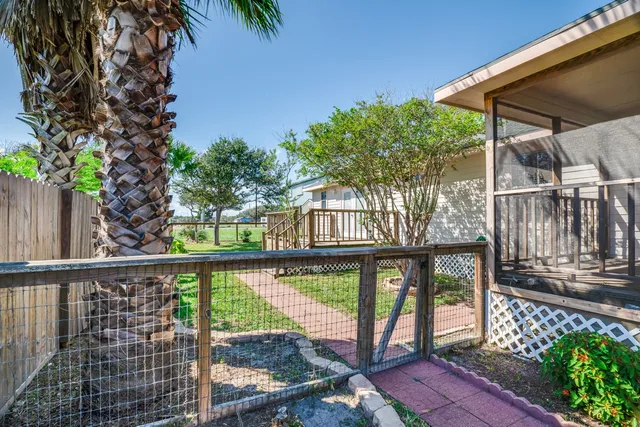 $1,900 | 1307 South Live Oak Street, Rockport, TX 78382
