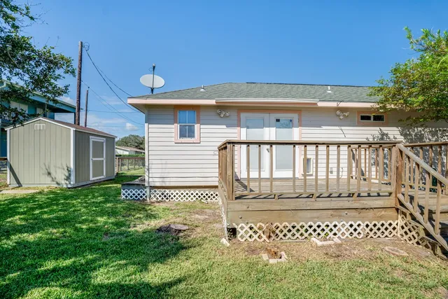 $1,900 | 1307 South Live Oak Street, Rockport, TX 78382