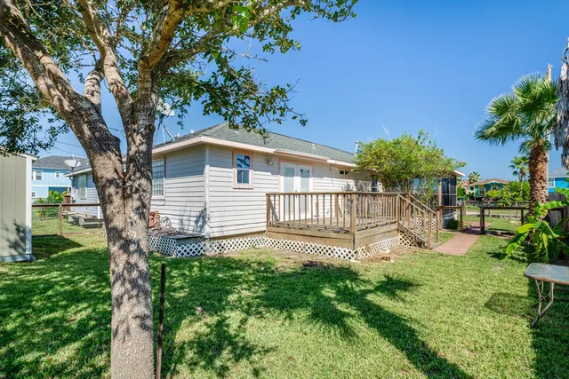 $1,900 | 1307 South Live Oak Street, Rockport, TX 78382