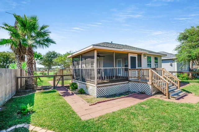 $1,900 | 1307 South Live Oak Street, Rockport, TX 78382