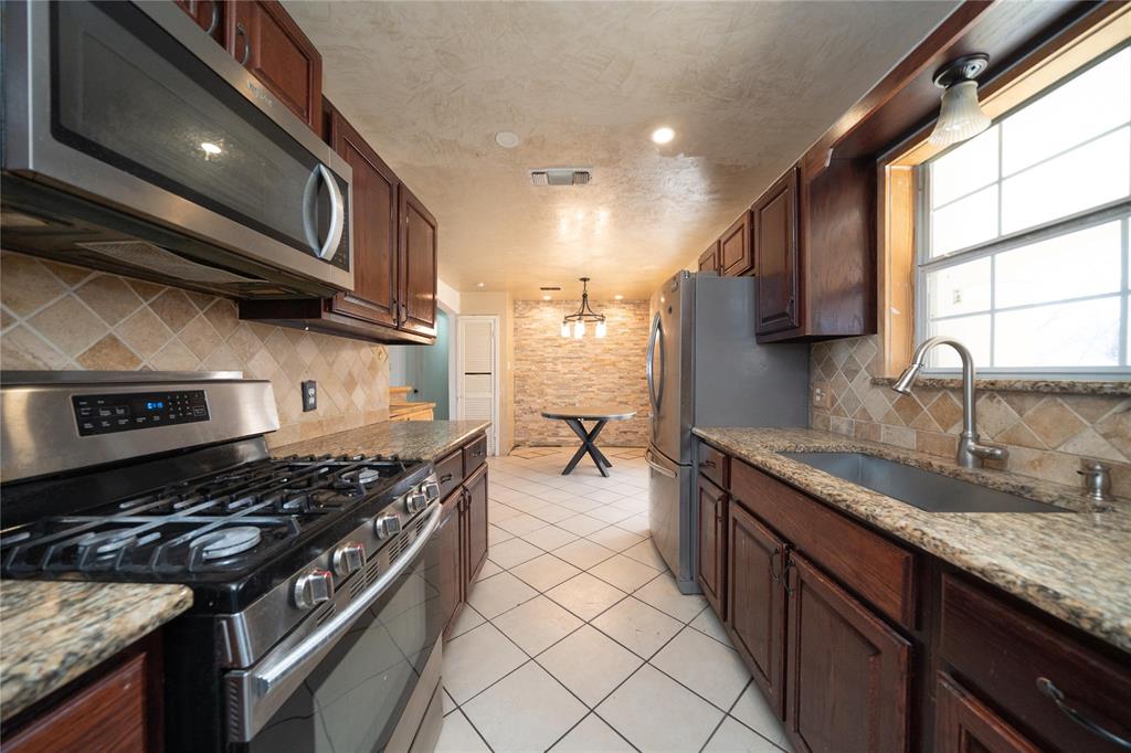 913 Russell Road Everman, TX 76140 - Photo 10 of 28