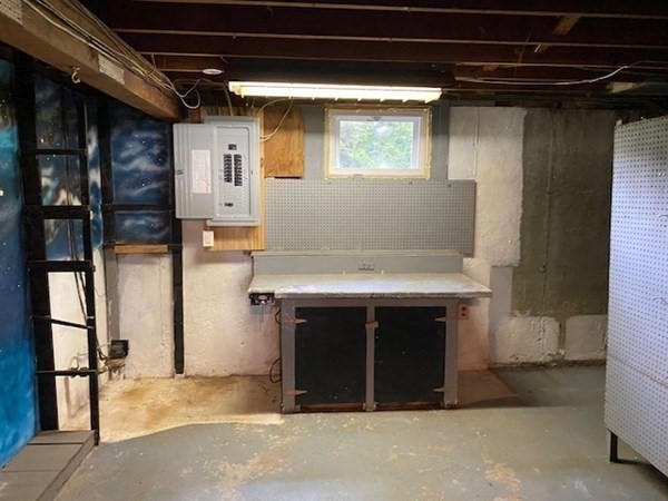 129 Durfee Road Tiverton, RI 02878 - Photo 14 of 16