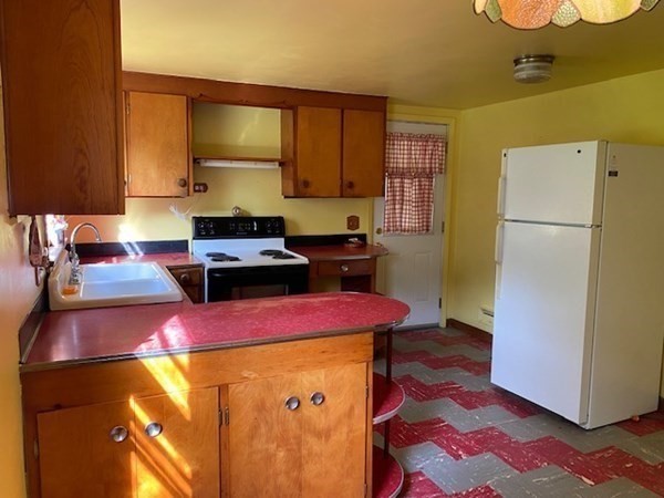 129 Durfee Road Tiverton, RI 02878 - Photo 3 of 16
