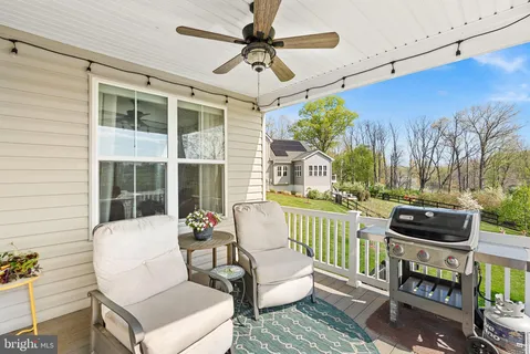 $1,150,000 | 35829 Peninsula Court, Round Hill, VA 20141