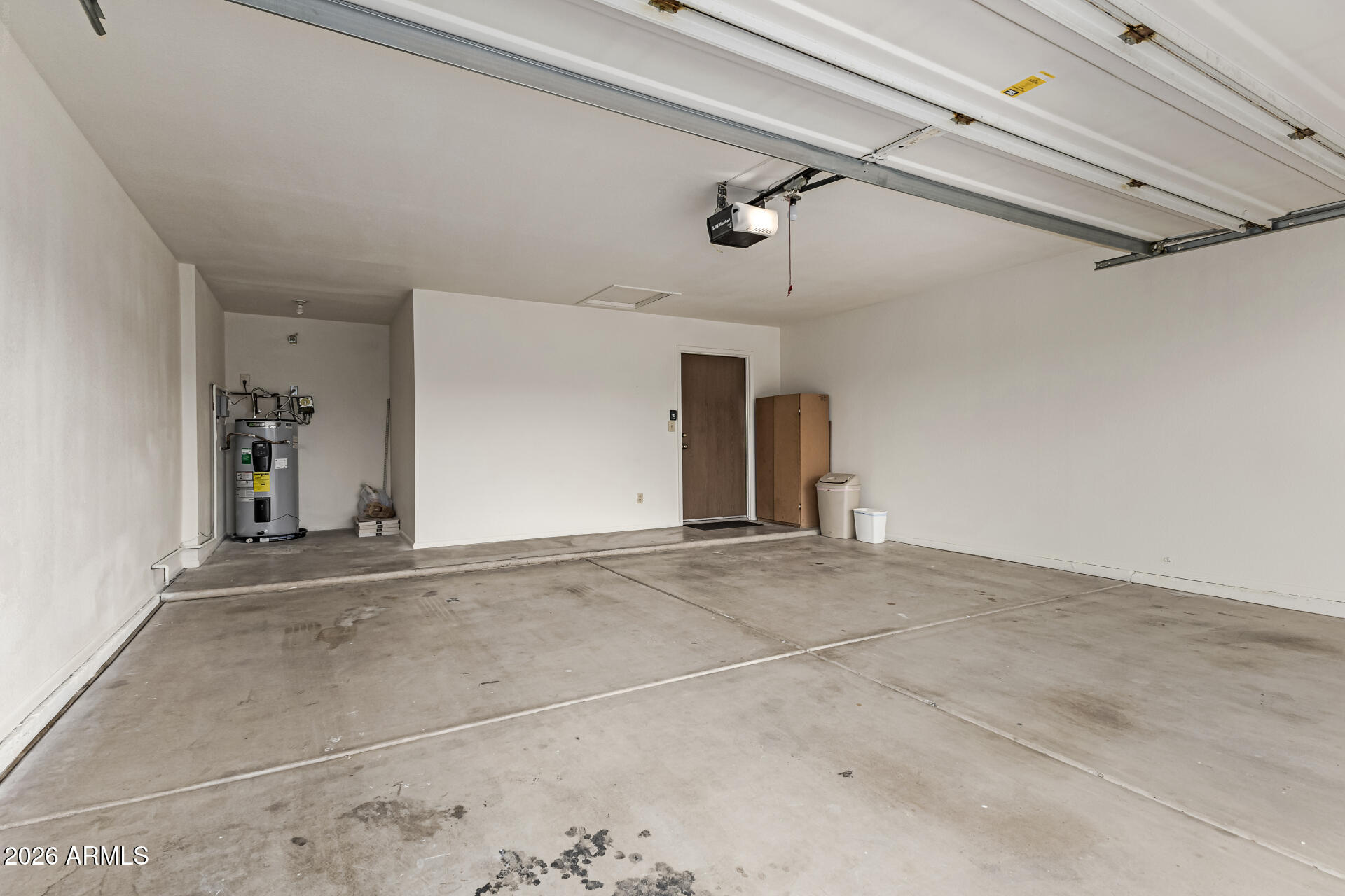 7926 West Shangri-la Road Peoria, AZ 85345 - Photo 27 of 32 a view of empty room