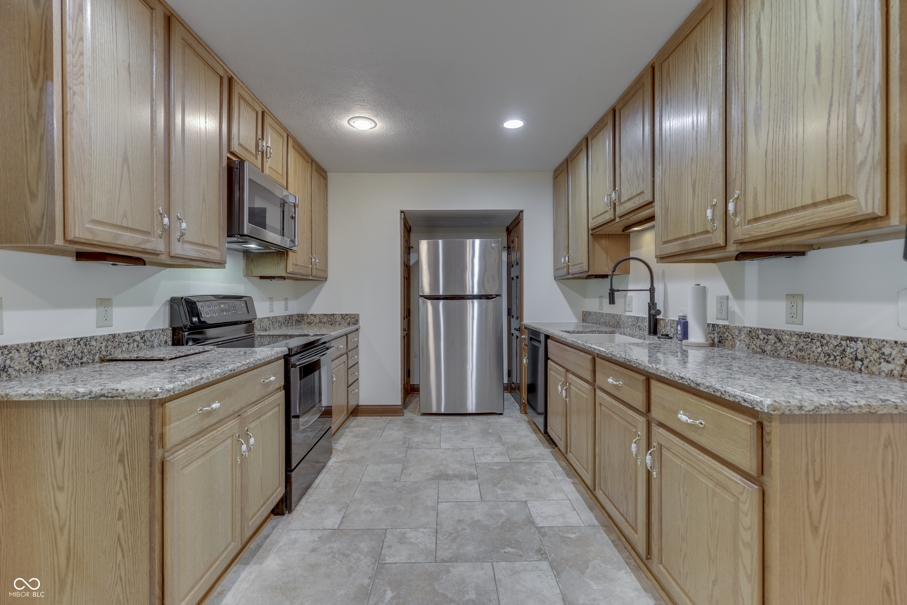 438 Griffin Road Indianapolis, IN 46227 - Photo 4 of 33