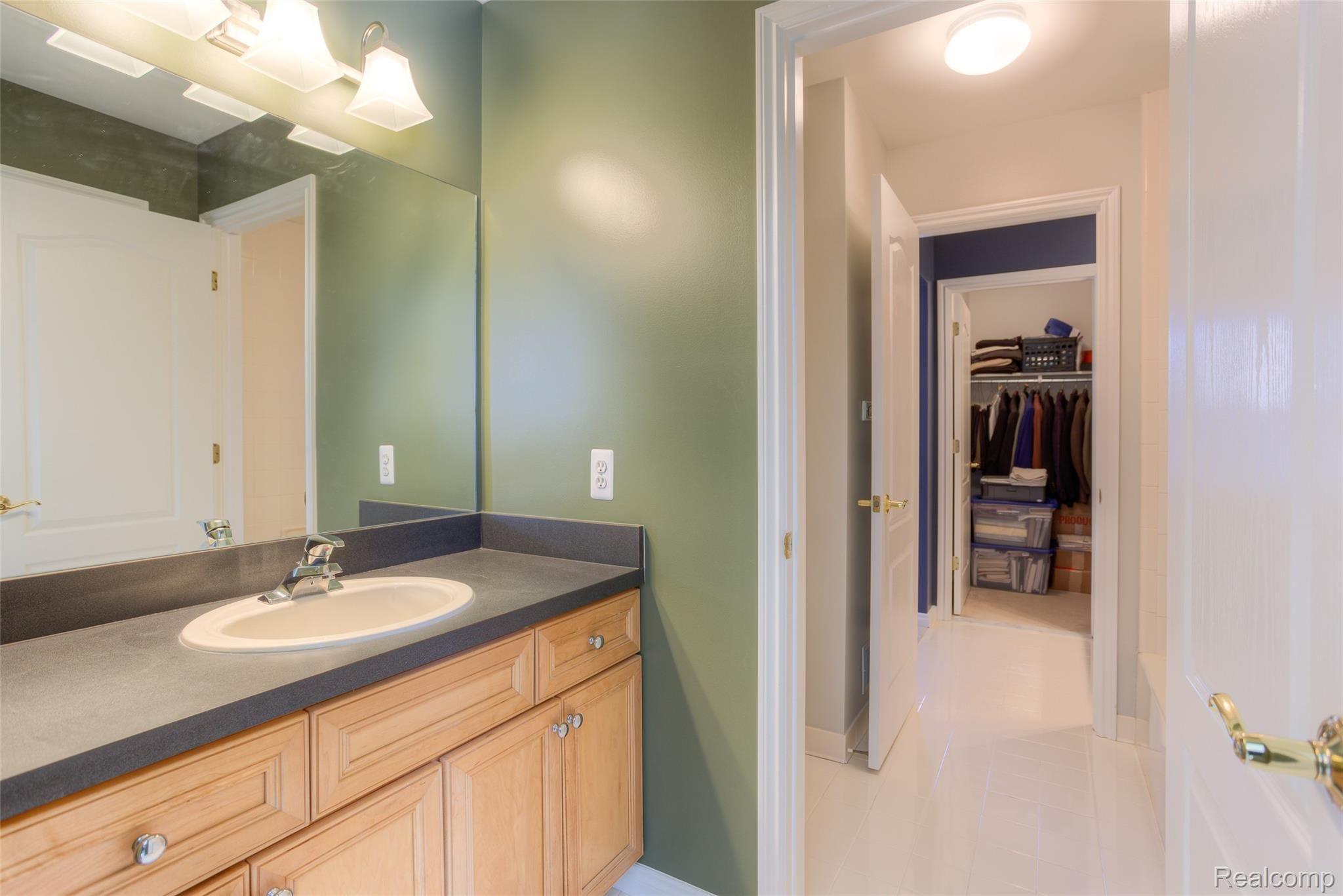 702 Panorama Drive Rochester, MI 48306 - Photo 74 of 77 702 panorama interiors (51).jpg