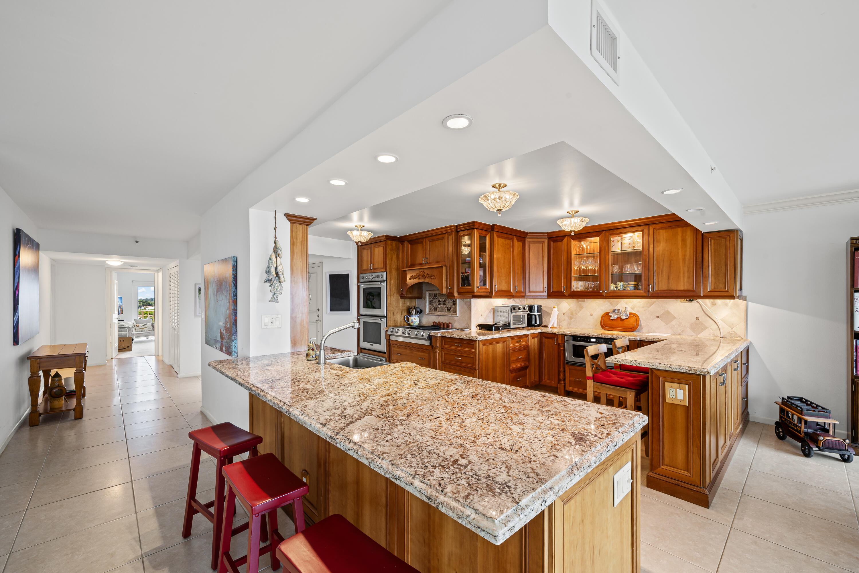 4301 North Ocean Boulevard, Unit A 706 Boca Raton, FL 33431 - Photo 6 of 26 5 Kitchen