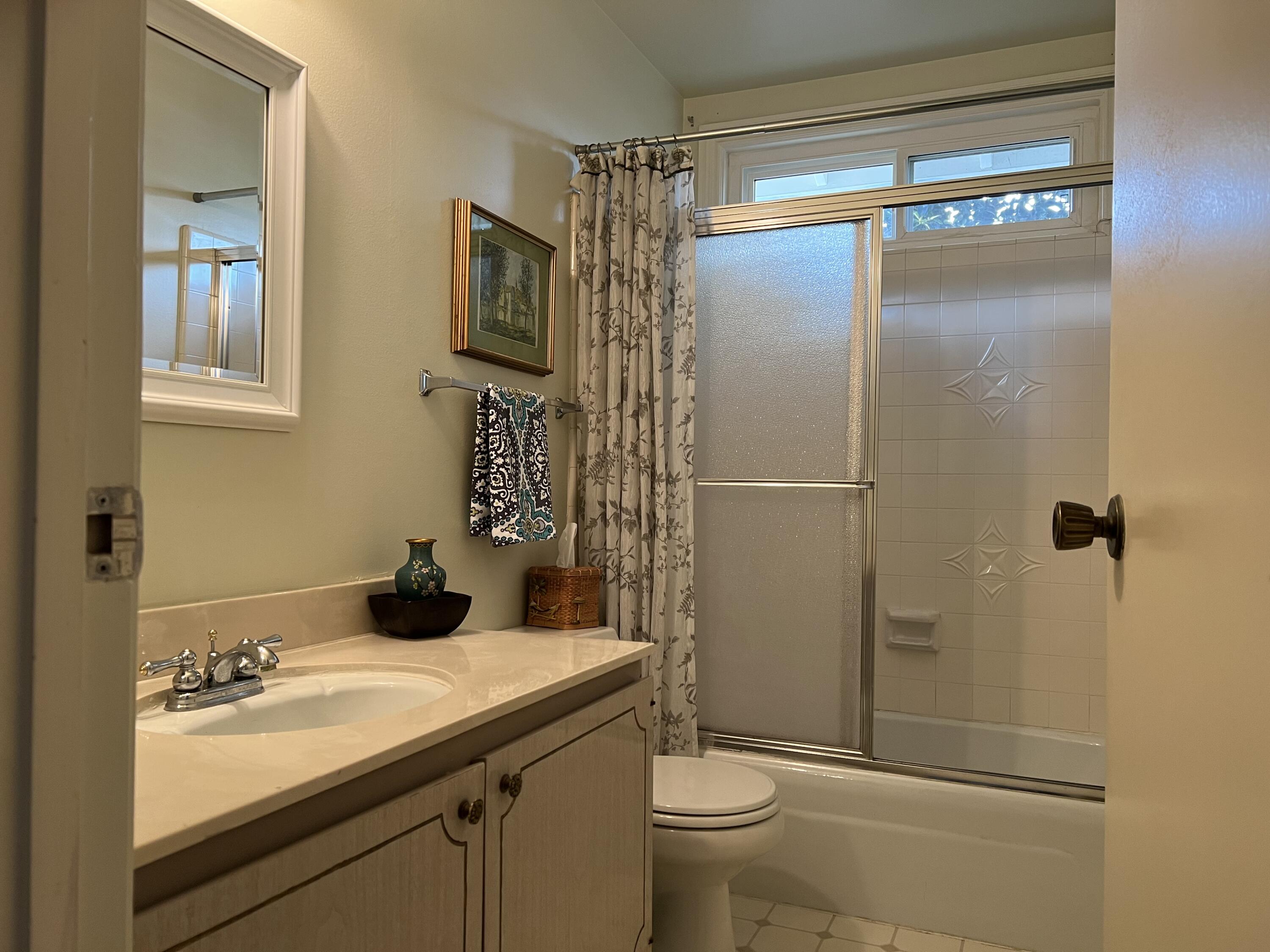 5937 Berkeley Road Goleta, CA 93117 - Photo 19 of 31 Hall Bath