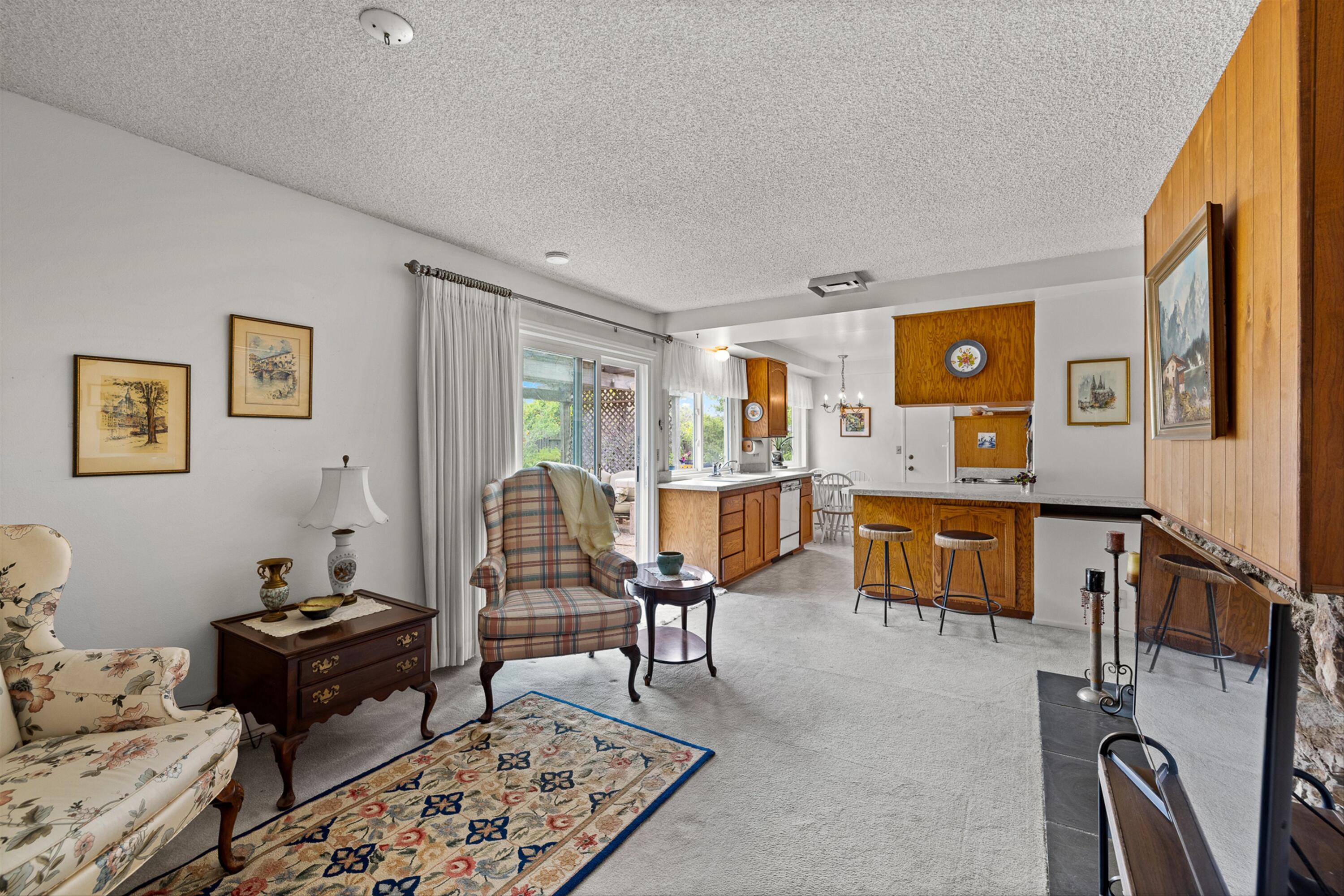 5937 Berkeley Road Goleta, CA 93117 - Photo 5 of 31 Family room/Kitchen